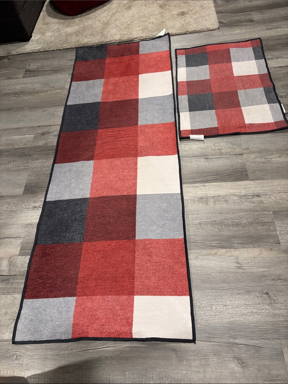 Ruggable 4 piece set. Red & Gray Plaid Kitchen Runner and Mat Set - Picture 3 of 10